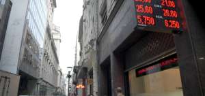 El 5 de mayo pasado, la moneda estadounidense subi&oacute; a un desalentador e hist&oacute;rico equivalente de 23,30 pesos.