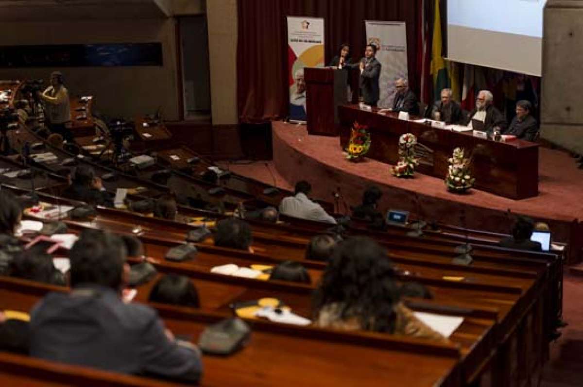 Los asistentes a Ciespal escucharon atentamente las charlas de los conferencistas con respecto a la libertad de prensa en el mundo. Foto: Andres Darquea.