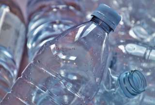 Impuesto a las botellas plásticas beneficiaría a al menos 20.000 familias en Ecuador