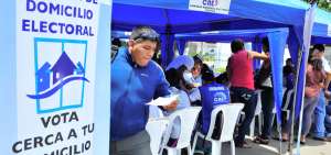 Brigadas del Consejo Nacional Electoral se encuentran ubicadas en parques, plazas, centros comerciales, paradas de buses y otros sitios estrat&eacute;gicos para informar.