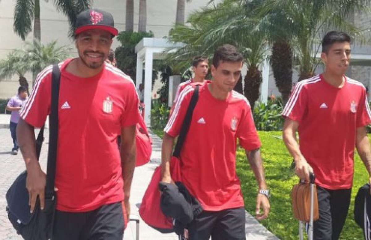 El uruguayo &Aacute;lvaro Pereira ya ha jugado ante equipos ecuatorianos, antes lo hizo contra Emelec vistiendo la camiseta de Sao Paulo. Foto: @superk800radio