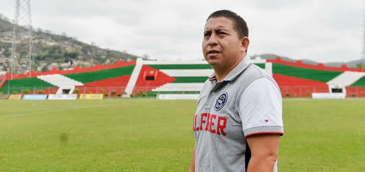  L&iacute;der Leonardo Mej&iacute;a Mac&iacute;as. Exfutbolista ecuatoriano  