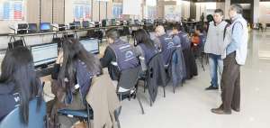 En las instalaciones del excomisariato de las Fuerzas Armadas (Cossfa)  avanzaba ayer la verificaci&oacute;n de firmas.