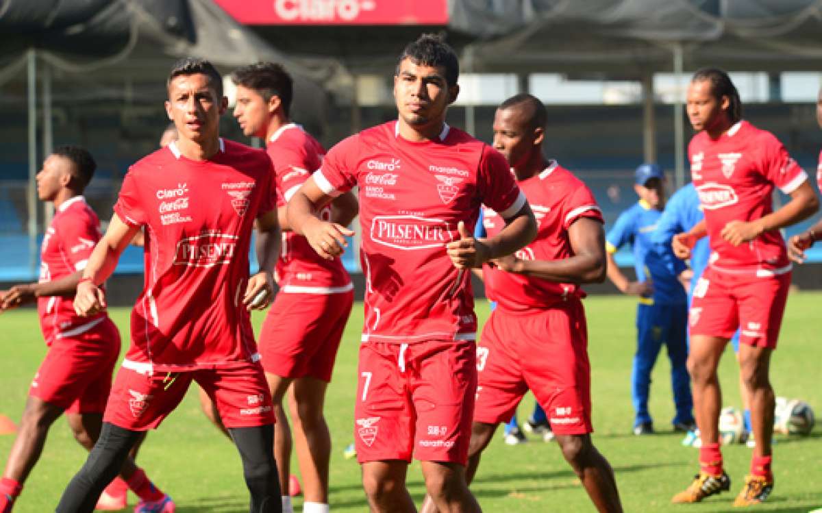 El combinado &lsquo;tricolor&rsquo; realiz&oacute; una pr&aacute;ctica de f&uacute;tbol en el estadio George Capwell. Foto: Miguel Castro.