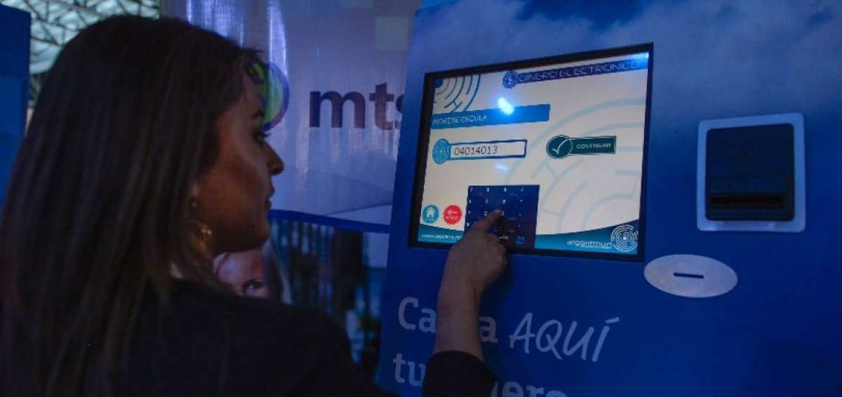 Correa: la banca privada se opone al dinero electr&oacute;nico porque buscaba el "monopolio"