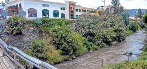El cruce de 3 cauces de agua genera riesgo en la zona del valle. En la foto, el r&iacute;o Pita fluye por la parte posterior del San Luis Shopping. &Aacute;lvaro P&eacute;rez/ El Tel&eacute;grafo