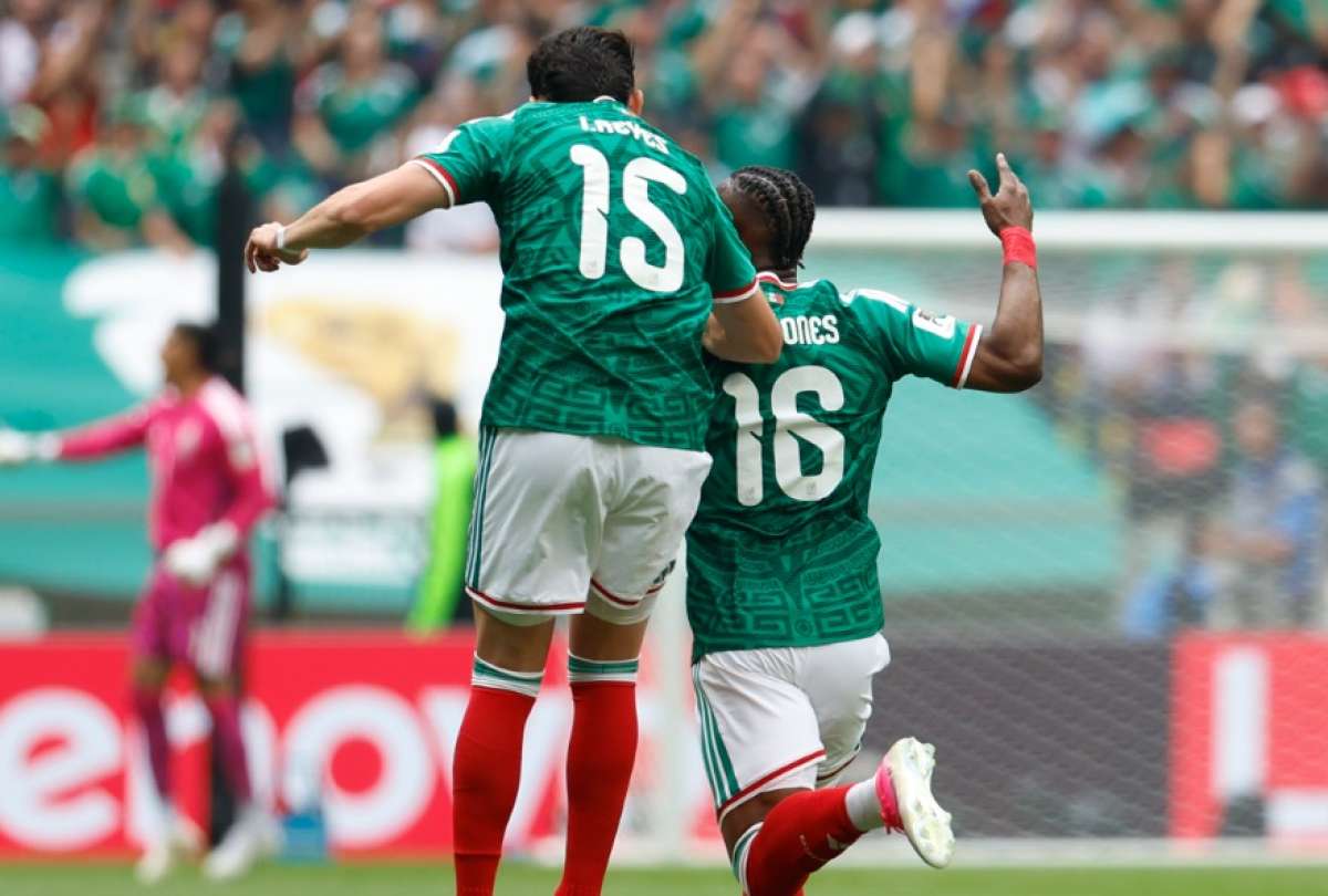 M&eacute;xico debut&oacute; con triunfo ante Sud&aacute;frica y se ubic&oacute; entre los l&iacute;deres del Grupo A.