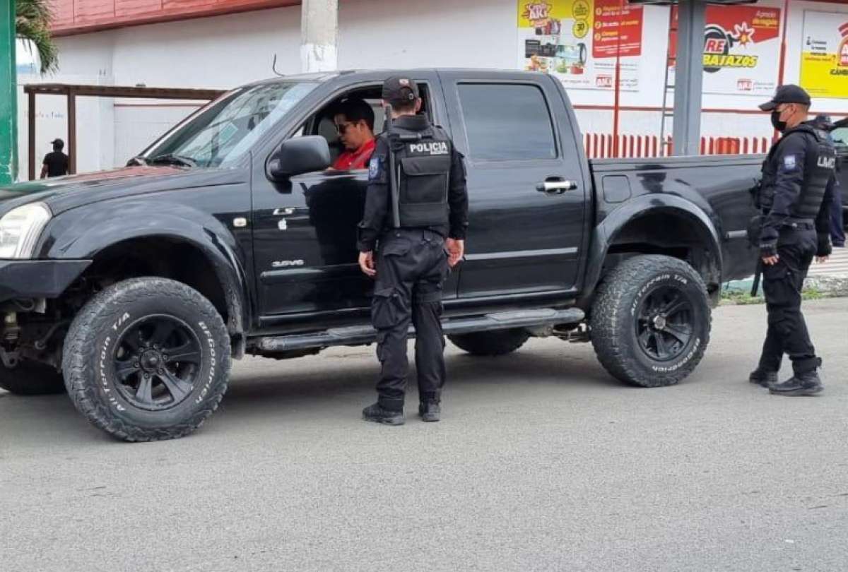 Policías realizan controles preventivos en las calles de Guayaquil