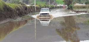 Casas se inundan en Salcedo por fuertes lluvias