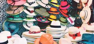 En el mercado artesanal de Guayaquil tambi&eacute;n se venden estos sombreros  que son considerados de buena calidad.