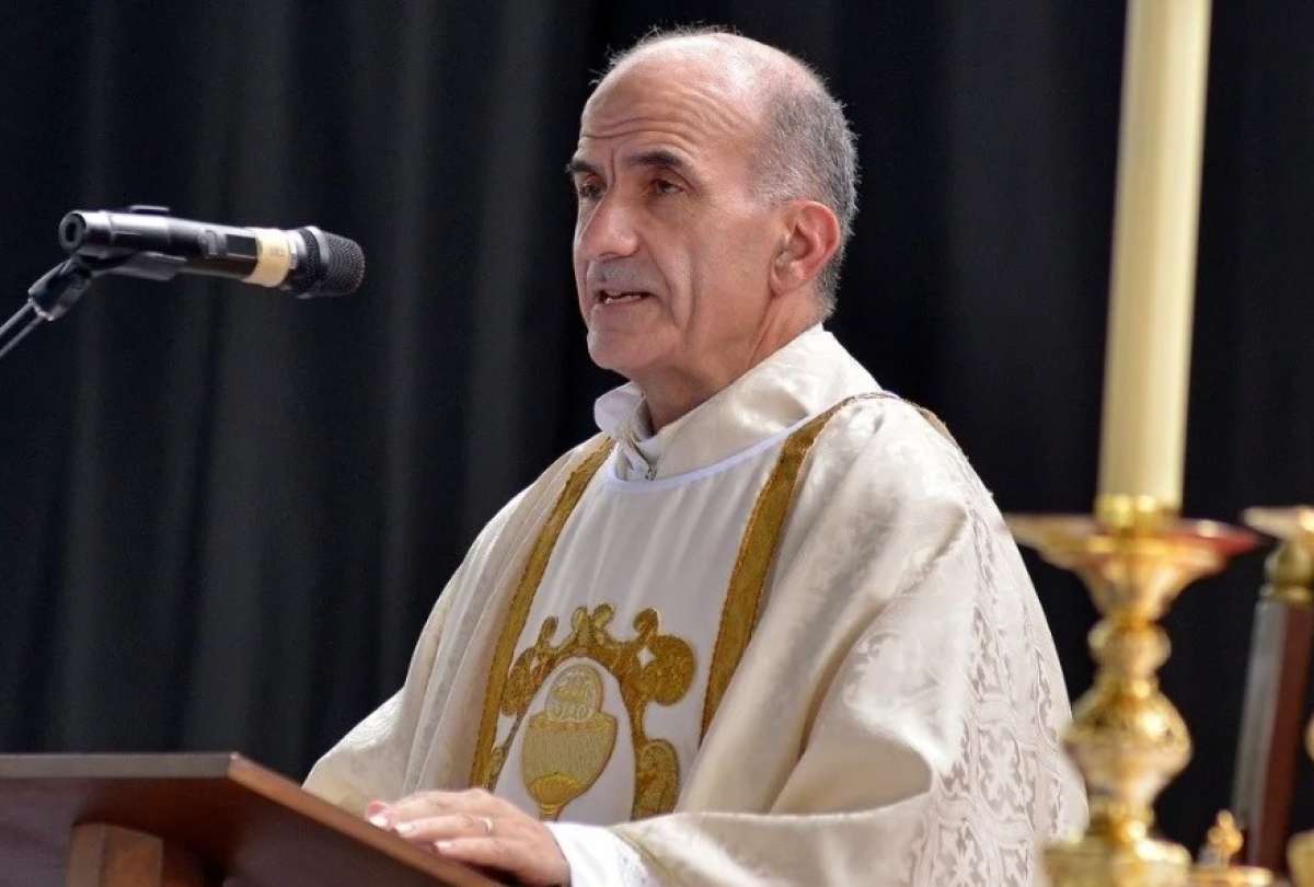 Dos sacerdotes entraron a salvar a un monaguillo en Playas: uno muri&oacute; y otro no aparece