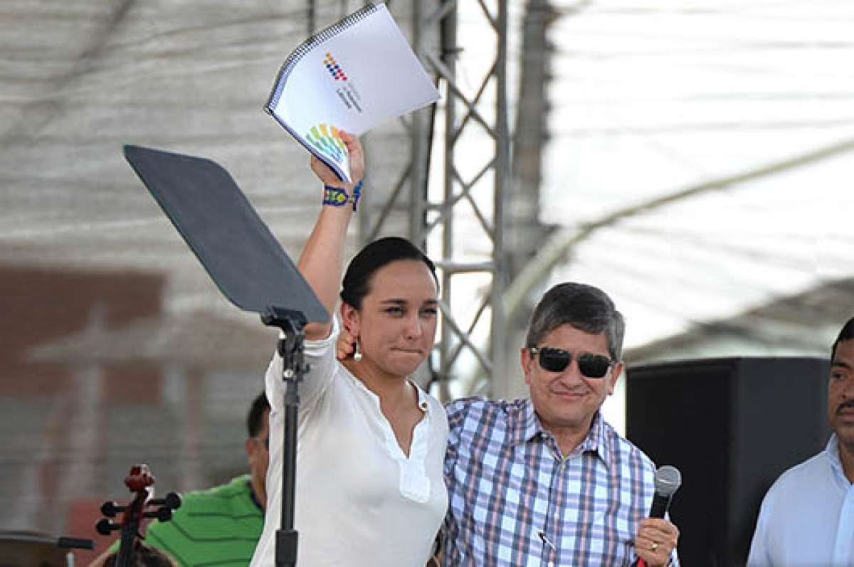 La presidenta de la Asamblea, Gabriela Rivadeneira, recibi&oacute; ayer el borrador del proyecto. Foto: Archivo / El Tel&eacute;grafo 
