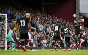 Enner anot&oacute;, pero sali&oacute; lesionado en partido de la Europa League (Video)
