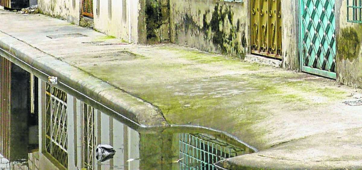 El agua estancada afecta a 7 Lagos