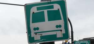 La ATM coloca se&ntilde;al&eacute;tica en las paradas de buses en la ciudad de Guayaquil.