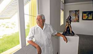 Alfonso Uzhca, que tiene 3 a&ntilde;os como titular de la Asociaci&oacute;n Cultural Las Pe&ntilde;as, dice que el festival trata de vincular a los artistas con la comunidad. Foto: Jos&eacute; Mor&aacute;n/ El Tel&eacute;grafo