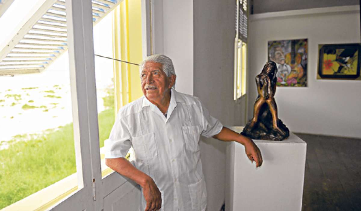 Alfonso Uzhca, que tiene 3 a&ntilde;os como titular de la Asociaci&oacute;n Cultural Las Pe&ntilde;as, dice que el festival trata de vincular a los artistas con la comunidad. Foto: Jos&eacute; Mor&aacute;n/ El Tel&eacute;grafo