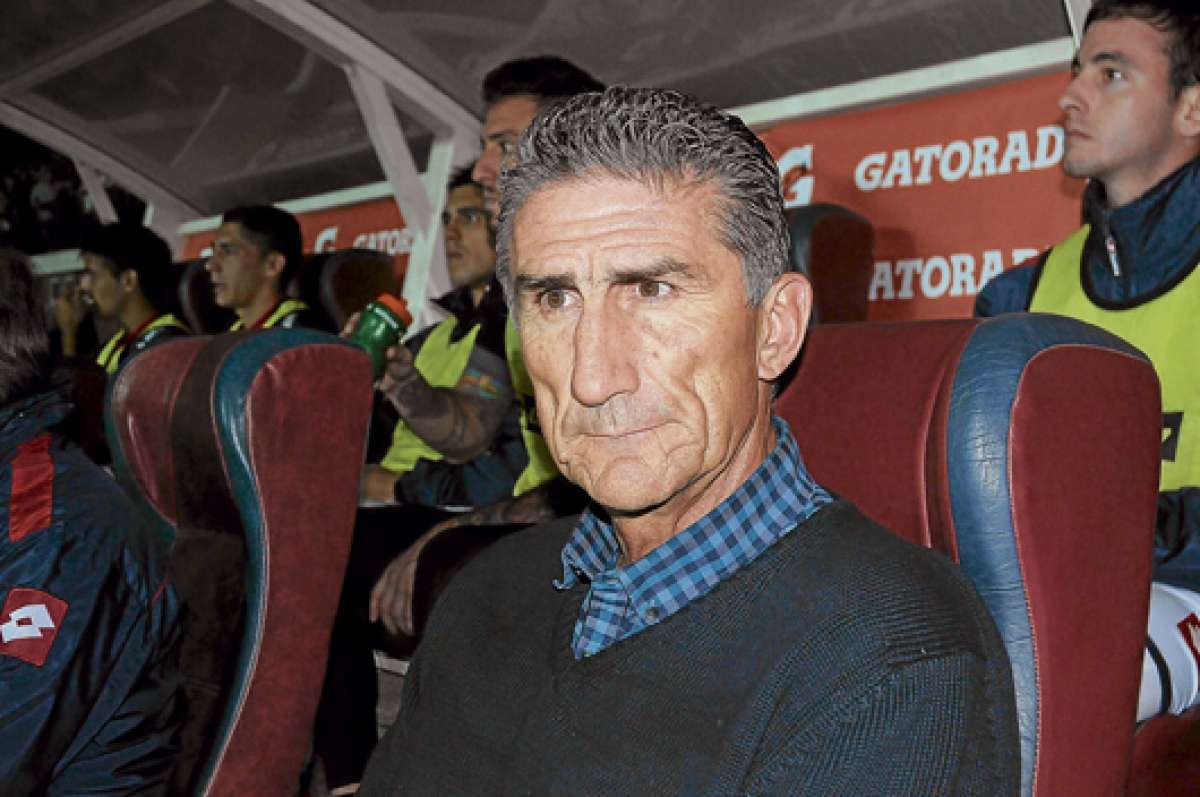 Edgardo Bauza elogia al Bol&iacute;var 