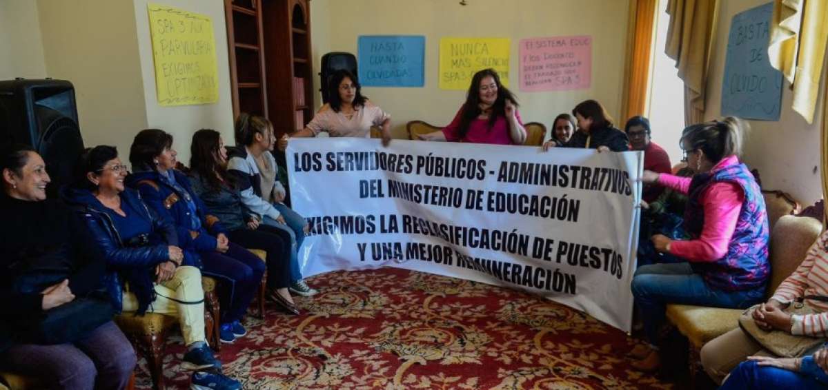 La ma&ntilde;ana del 20 de octubre un grupo de auxiliares parvularias se reuni&oacute; para ver una estrategia para poder ser incluidas en el proceso de reclasificaci&oacute;n del Ministerio de Educaci&oacute;n.