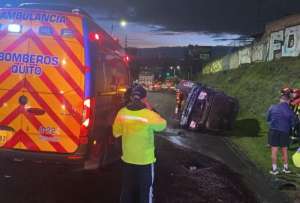 Dos accidentes ocurridos durante la madrugada en el norte y sur de la capital dejan personas heridas y provocan cierres parciales en varias vías.