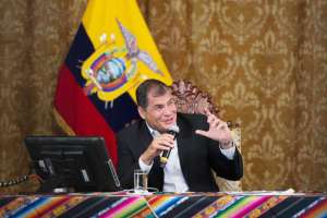 En Carondelet, el presidente de la Rep&uacute;blica, Rafael Correa, realiz&oacute; un conversatorio con medios de comunicaci&oacute;n para informar los resultados de su viaje a Arabia Saudita. Cortes&iacute;a