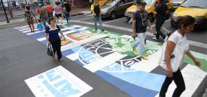 En el malec&oacute;n Sim&oacute;n Bol&iacute;var, 16 intersecciones tienen dise&ntilde;os gr&aacute;ficos con im&aacute;genes alusivas a sitios tur&iacute;sticos de la ciudad.