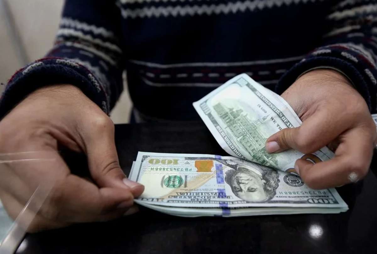 La Administración de Donald Trump negocia un programa de intercambio de divisas para ayudar a estabilizar la economía en Argentina.
