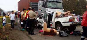 Accidente en v&iacute;a Santo Domingo deja dos fallecidos