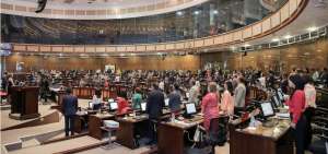 l debate tendr&aacute; como base el informe preparado por la Comisi&oacute;n de Educaci&oacute;n.