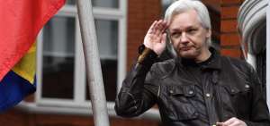 Assange, que obtuvo la nacionalidad ecuatoriana en 2017, est&aacute; requerido por la Justicia de EEUU y permanece refugiado en la embajada del Ecuador en Londres desde 2012.