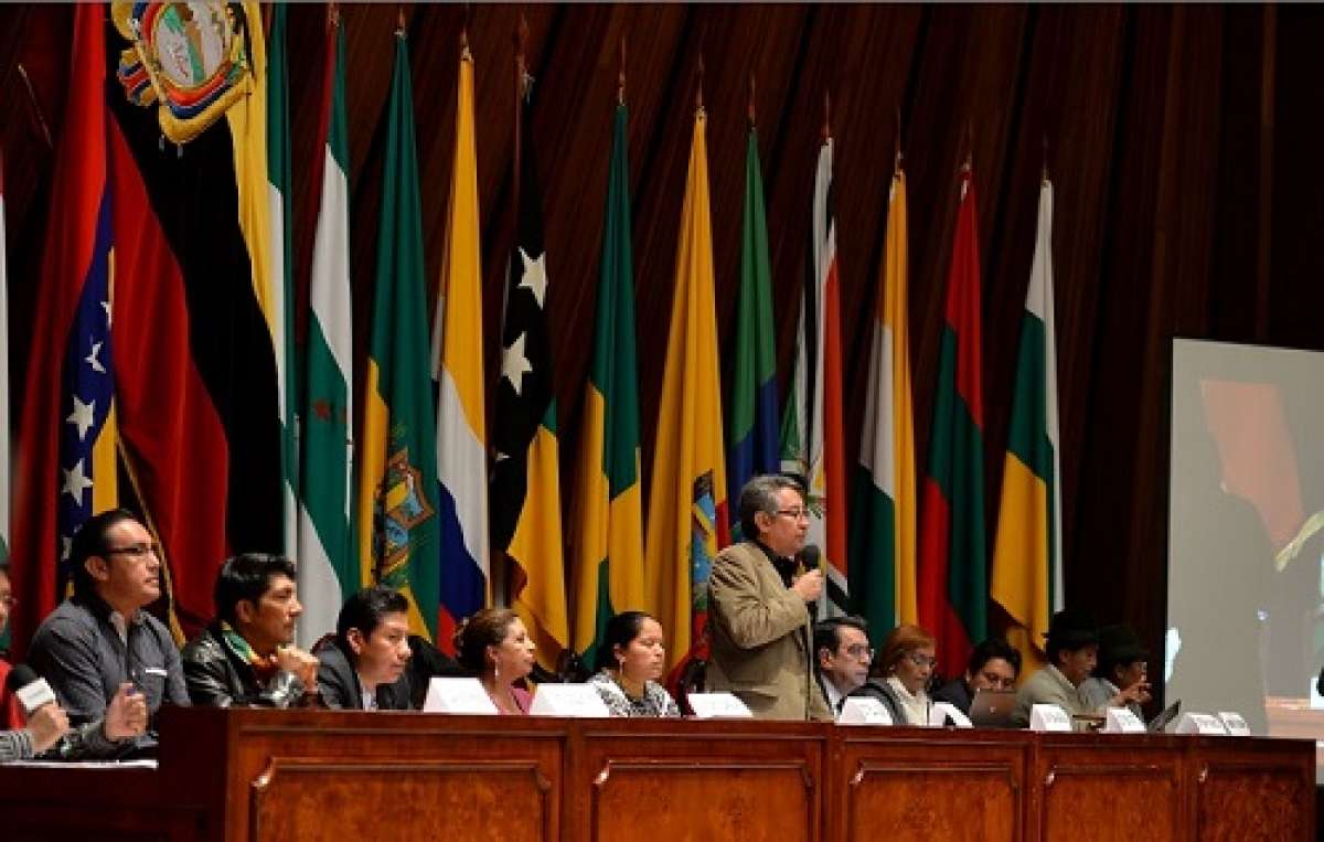  El encuentro se realiz&oacute; en la Asamblea Nacional. Participaron los dirigentes de la Conaie y la Ecuarunari. Foto: &Aacute;lvaro P&eacute;rez / El Tel&eacute;grafo 