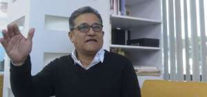 El cineasta venezolano Caupolic&aacute;n Ovalles, director de la pel&iacute;cula Muerte en Berruecos, durante su estancia en Quito, donde present&oacute; este filme de 2018.  
