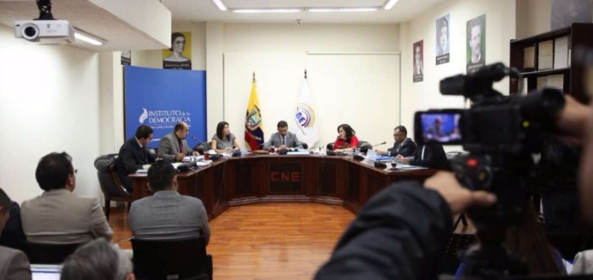 El Pleno del CNE durante su sesi&oacute;n del lunes 30 de enero. 