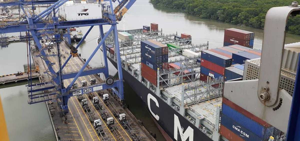 La embarcaci&oacute;n Mundra lleg&oacute; hasta Trinipuerto usando un calado de 11 metros y con marea alta, inform&oacute; CMA CGM Ecuador.