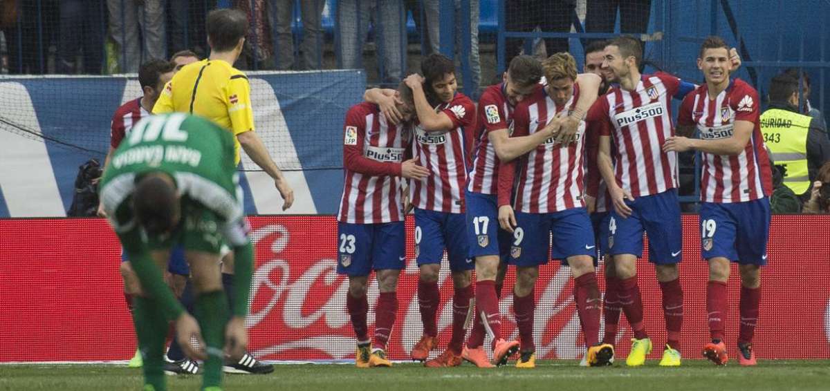 Atl&eacute;tico remonta (3-1) al Eibar e iguala al Bar&ccedil;a en lo alto de la tabla