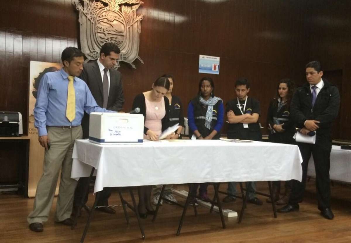 Notaria P&uacute;blica verific&oacute; el n&uacute;mero de copias de c&eacute;dulas de recolectores de firmas. Foto: CNE