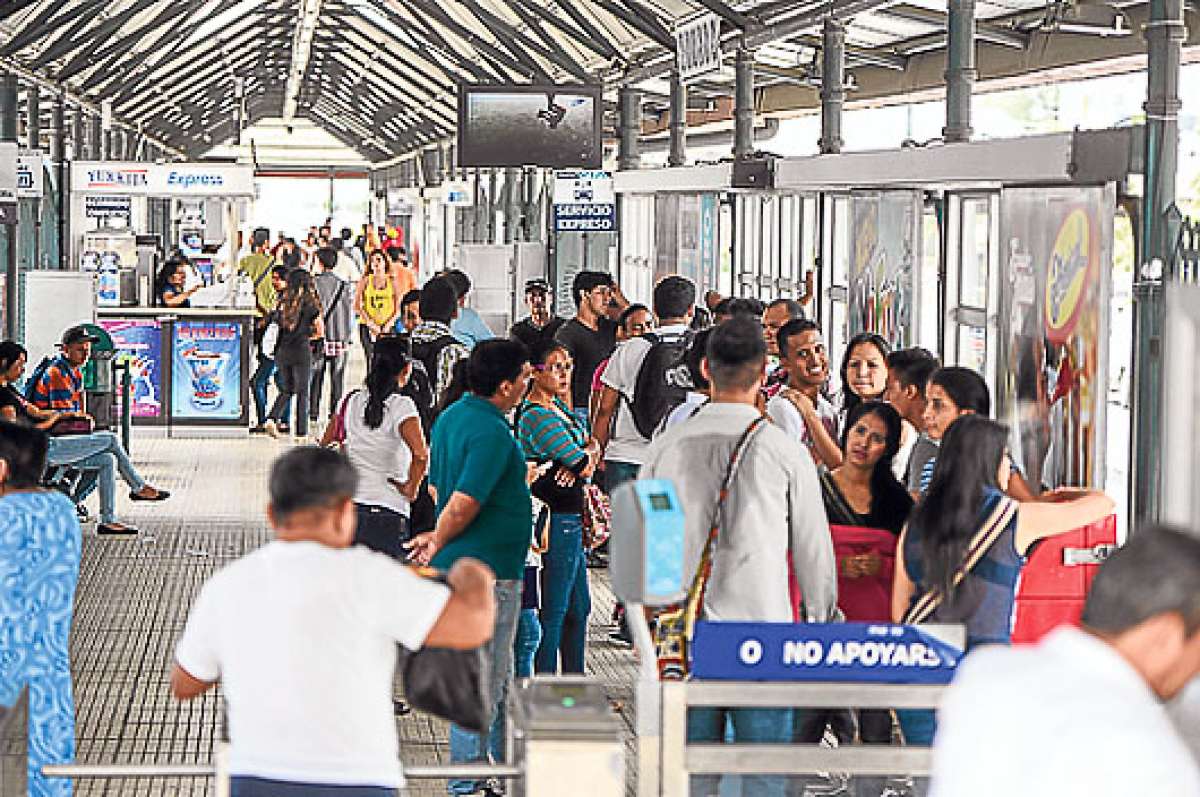El cierre de taquillas comenz&oacute; el mes pasado en los paraderos de la ruta Metroexpress. Foto: William Orellana | El Tel&eacute;grafo.