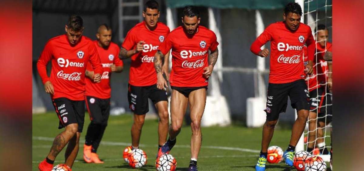 Chile cerr&oacute; el domingo sus entrenamientos en el complejo Juan Pinto Dur&aacute;n, antes de viajar a Barinas, sede del partido de esta tarde.