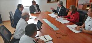El ministro de Defensa, Oswaldo Jarr&iacute;n, se reuni&oacute; con el vicecanciller Andr&eacute;s Ter&aacute;n y otros funcionarios para hablar sobre la flota pesquera.