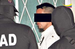 Desde la madrugada hasta la ma&ntilde;ana de ayer, agentes policiales allanaron 39 viviendas para capturar a 34 supuestos delincuentes. Foto: cortes&iacute;a Ministerio del Interior