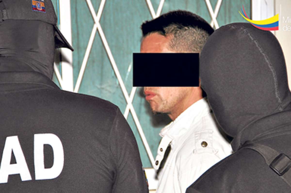 Desde la madrugada hasta la ma&ntilde;ana de ayer, agentes policiales allanaron 39 viviendas para capturar a 34 supuestos delincuentes. Foto: cortes&iacute;a Ministerio del Interior