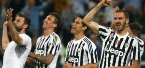 Juventus gana al Lazio con doblete de Dybala y acaricia el Scudetto