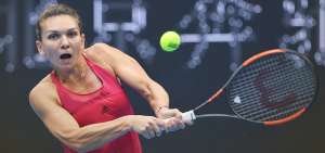 Simona Halep en el partido de semifinales del Abierto de China, donde consigui&oacute; los puntos necesarios para convertirse en la nueva n&uacute;mero uno del mundo.