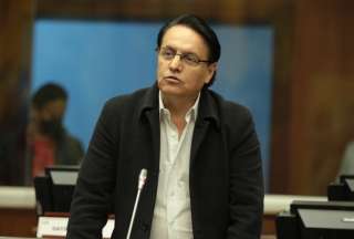Fernando Villavicencio solicitó que se investigue la condecoración entregada a un marino en servicio activo detenido junto a &#039;Alias Junior&#039;. 