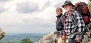 Redford (izq.) y Nick Nolte protagonizan la pel&iacute;cula &lsquo;Un paseo por el bosque&rsquo;,  dirigida por Ken Kwapis.