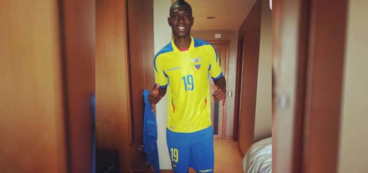 Ronaldo Johnson con la camiseta de la Tricolor Sub-20.