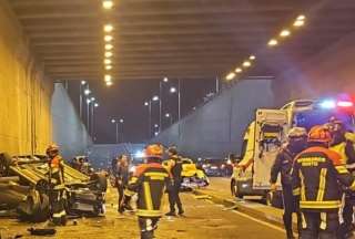 Tres vehículos estuvieron involucrados en el accidente ocurrido en el paso deprimido de San Carlos.