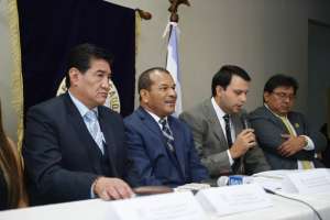 Los miembros del nuevo directorio dieron una rueda de prensa en una sede provisional de la ciudad de Guayaquil.