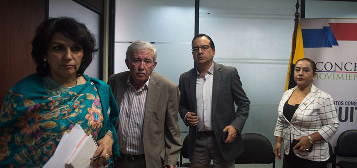Los miembros de la bancada de AP aseguran que hubo arrogaci&oacute;n de funciones en los cambios.