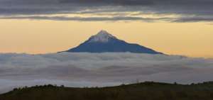 El clima soleado resalta los volcanes